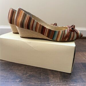 Striped Wedge Heels with Bow Accent